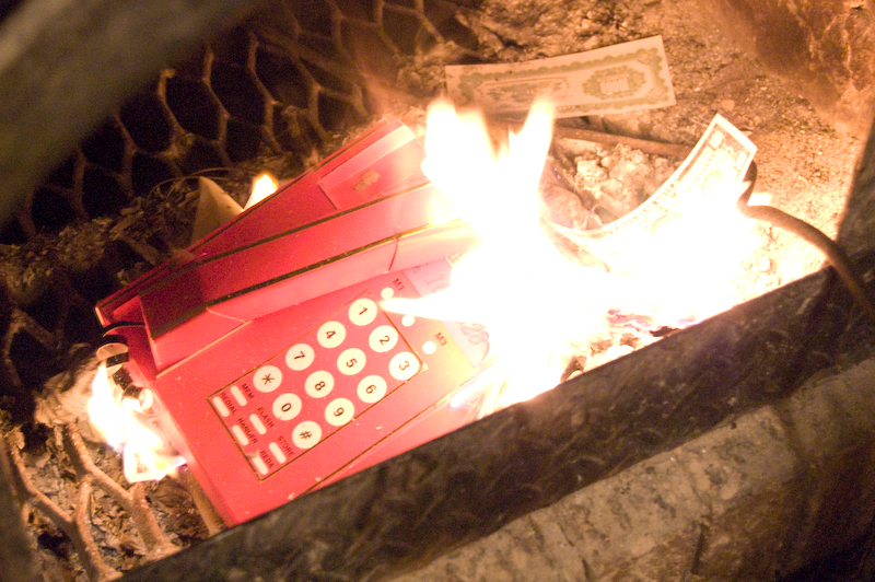 Illustration for article titled Notes: Chinese Funeral Gadgets Burning (Seriously)